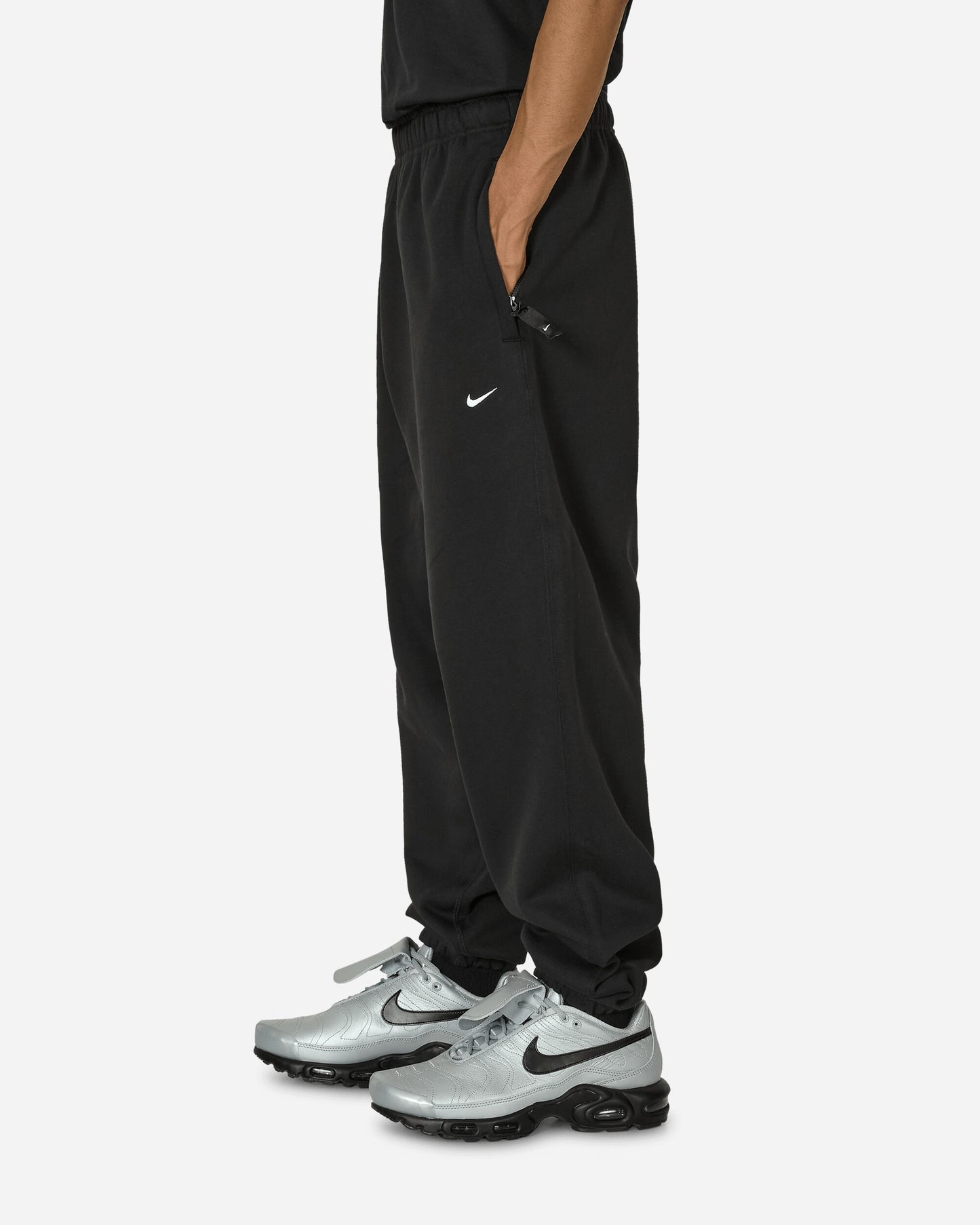 Nike M Nk Solo Swsh Flc Cf Pant Black/White Pants Track Pants DX1364-010