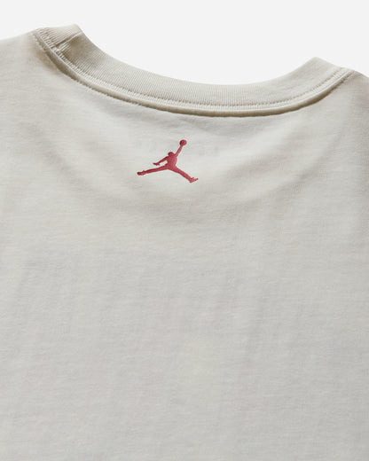 Nike Jordan M J Flt Ess Gfx Ovsz Ss Crw Sail/Varsity Red T-Shirts Shortsleeve HM7131-133
