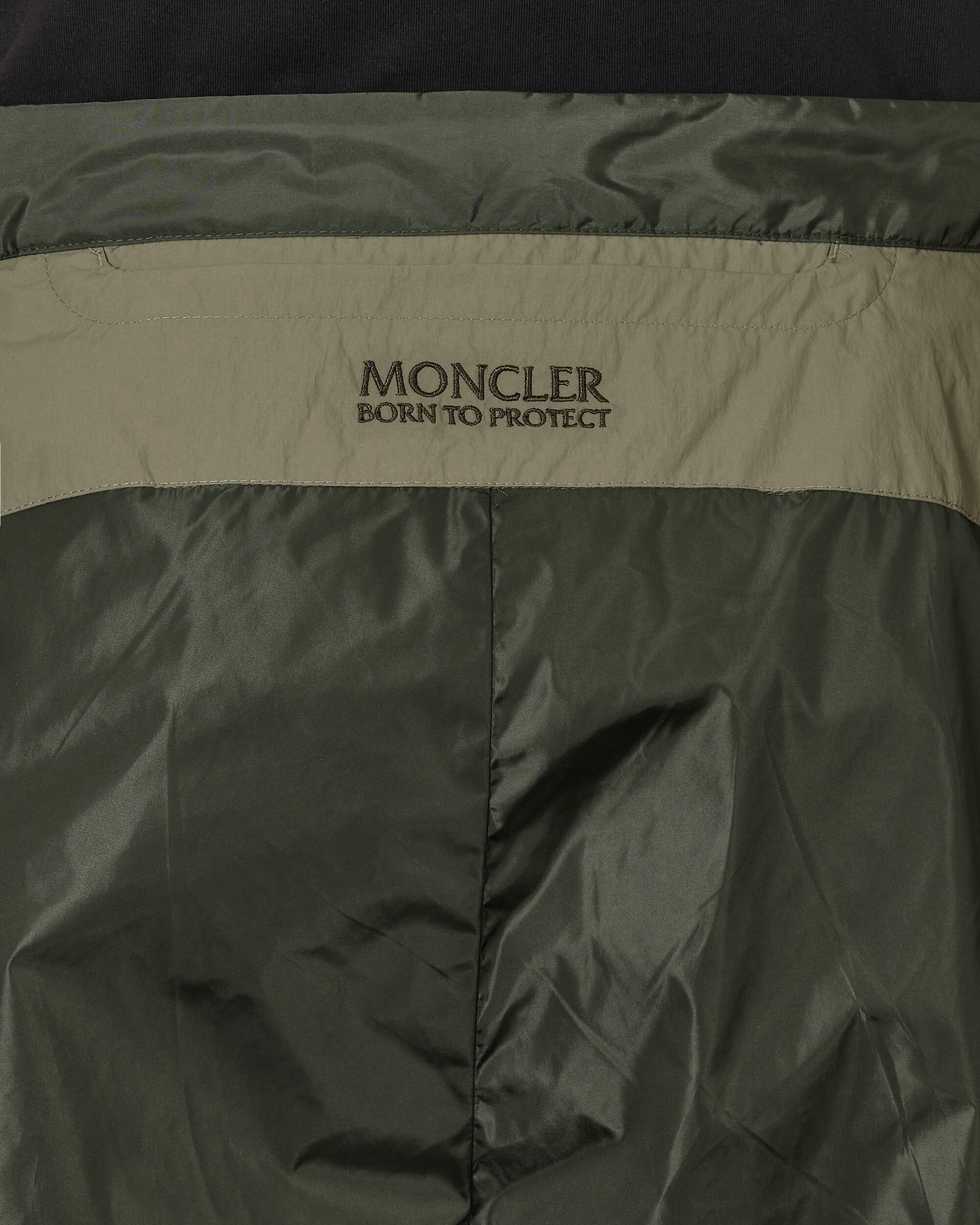 Moncler Shorts Green Shorts Short 2B00015539ZD 83B